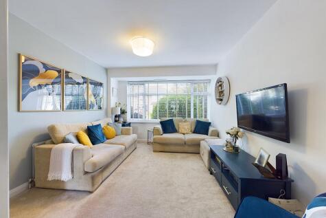 Royal Crescent, Ruislip, HA4