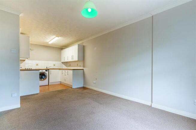 8 Trewartha Court-6.jpg