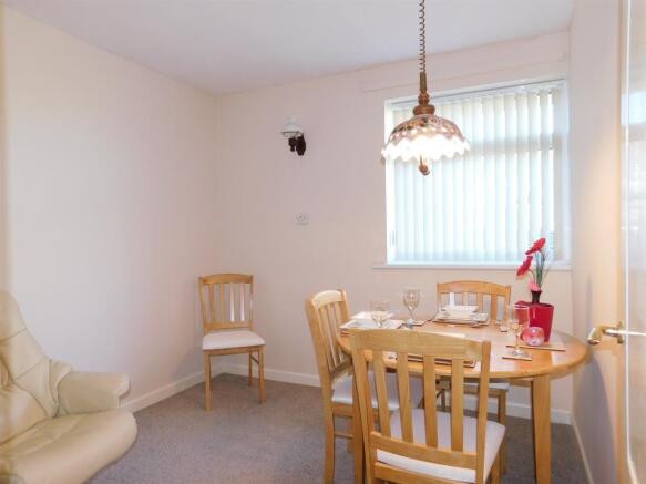 bed 3 / dining room