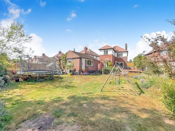4 bed Detached for sale Image 11