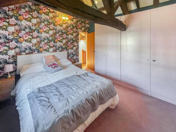 5 bed Barn Conversion for sale Image 11