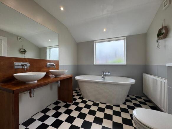 3 bed Terraced to rent Image 6
