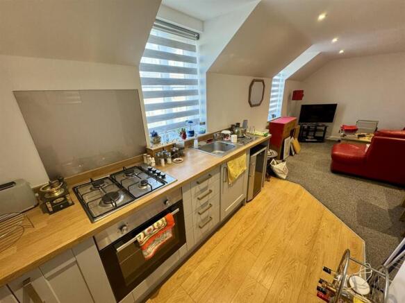 Kitchen (2/3)