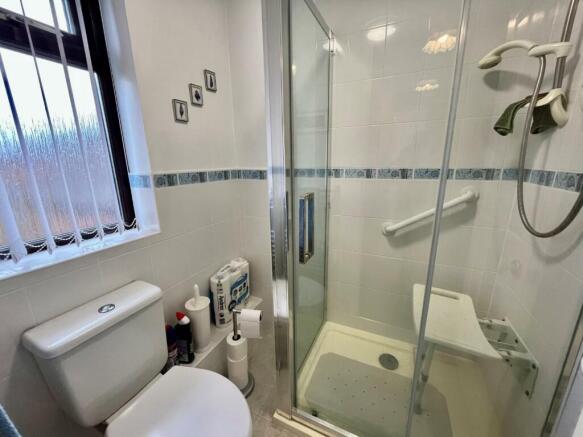 ensuite1.jpg