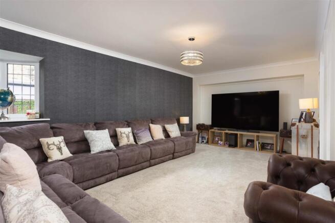 7 bed Detached for sale Image 7