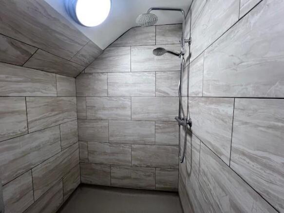 164b Derby Road ensuite shower.jpg