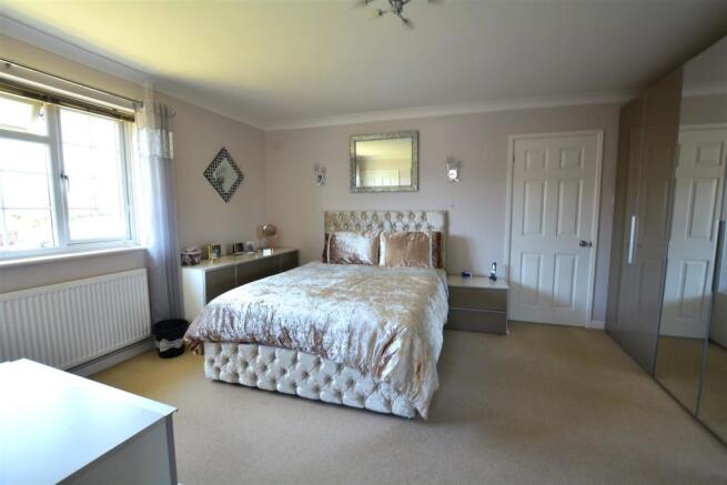 6. bed1.JPG