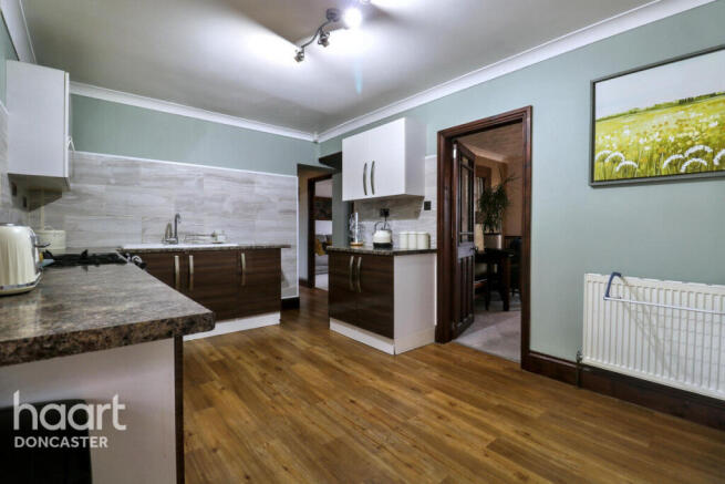 4 bed Semi-Detached for sale Image 8
