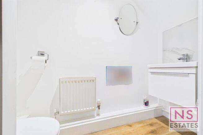 3 bed House for sale Image 11