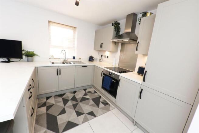 4 bed Detached for sale Image 11