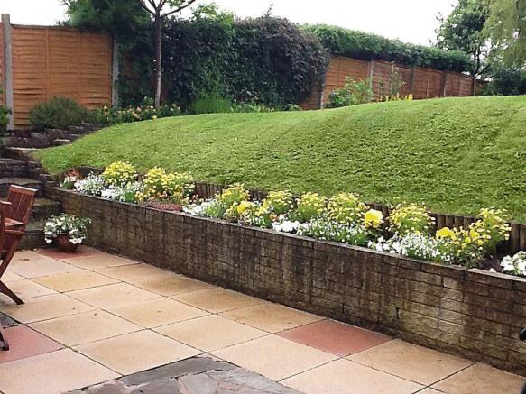 GARDEN IN SUMM...
