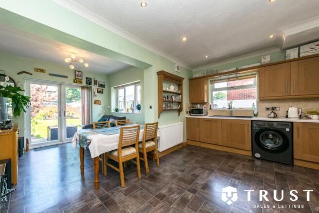 4 bed Semi-Detached for sale Image 12
