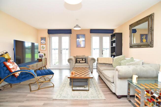 2 bed Flat for sale Image 7