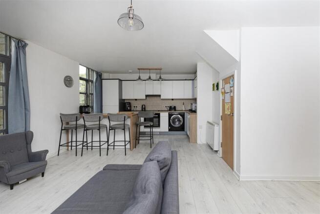 2 bed Apartment for sale Image 12