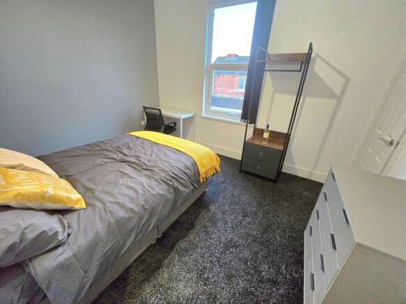 6 bed Terraced to rent Image 9