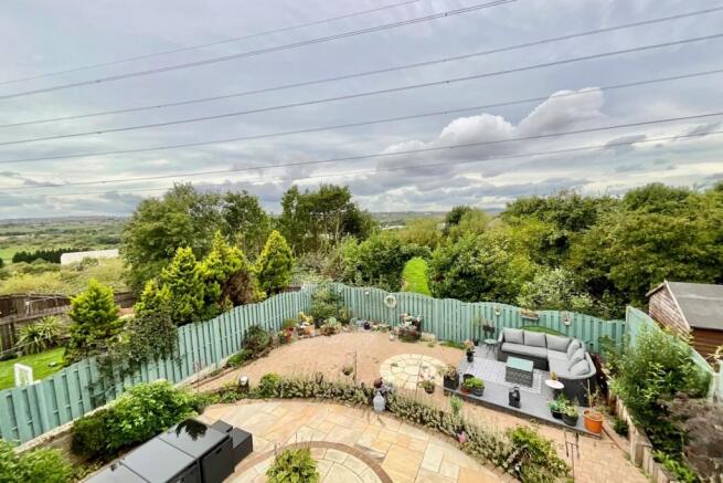 4 bed Detached for sale Image 3