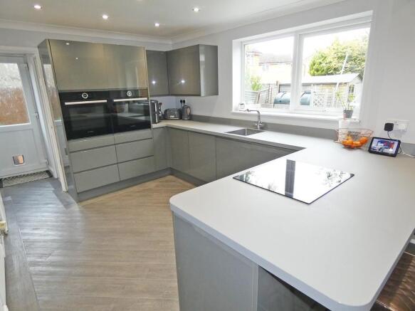 2296kitchenbreakfastroom.jpg