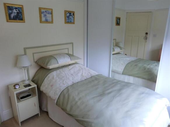 BED2.JPG