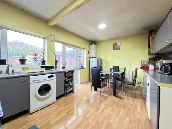 KITCHEN & DINING ROOM