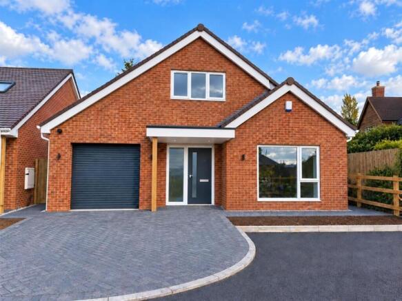 3-bed detached on Headland Road, Welford on Avon, £695,000