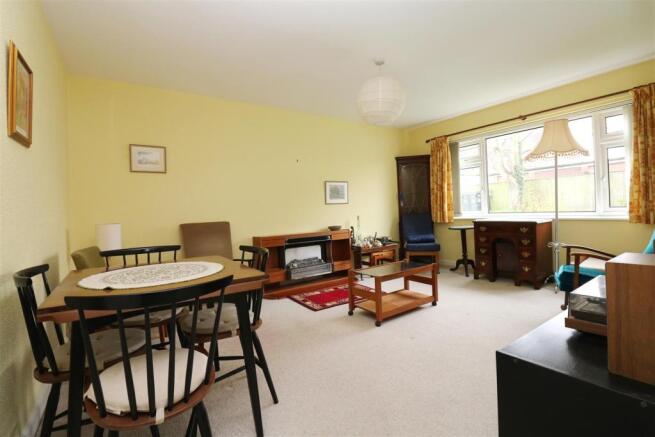 Sitting/Dining Room