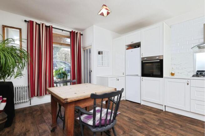 4 bed Semi-Detached for sale Image 5
