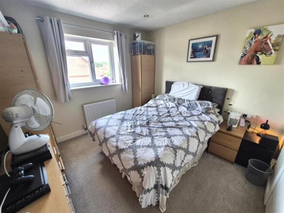 bedroom2.jpg