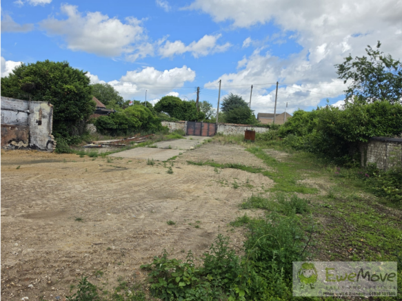 Land 29 High Street 3