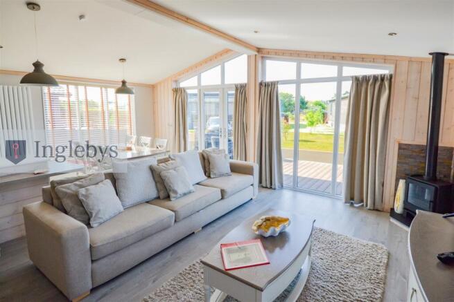 3 bed Park Home for sale Image 5
