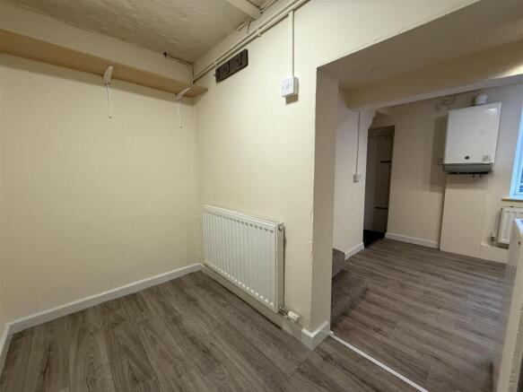 1 bed Terraced to rent Image 12