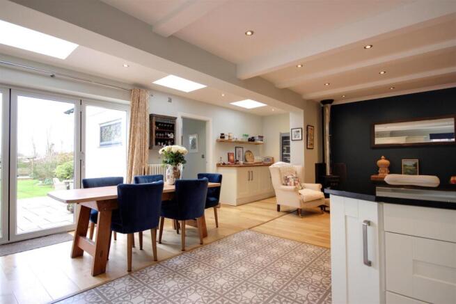 4 bed Detached Bungalow for sale Image 8