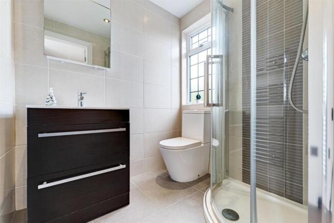 4 Fairbourne Drive-3.jpg