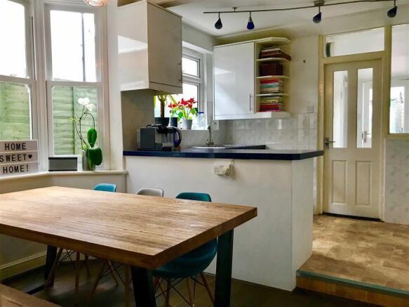 KITCHEN/BREAKFAST ROOM