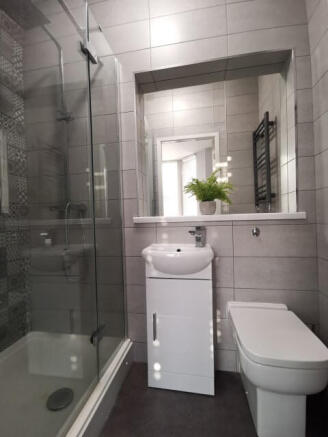 1 bed House Share to rent Image 4