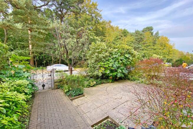 2 bed Flat for sale Image 5
