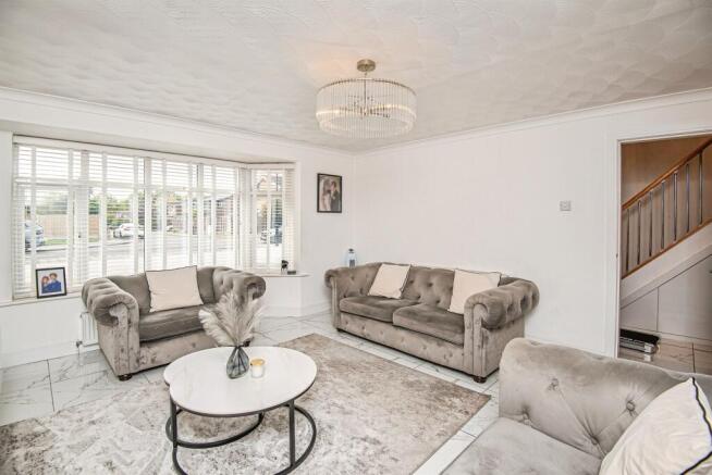 4 bed Detached for sale Image 7