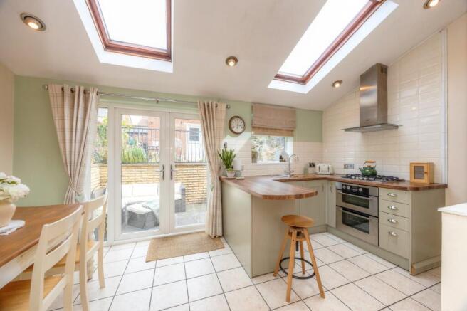 3 bed Semi-Detached for sale Image 12