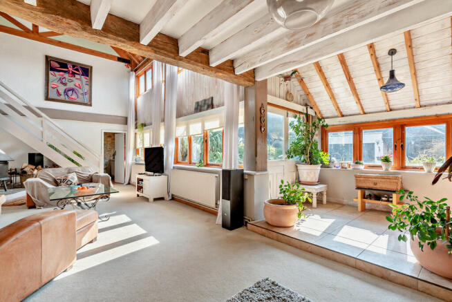 8586761-interior1...