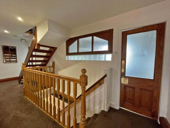 2 bed Apartment to rent Image 5