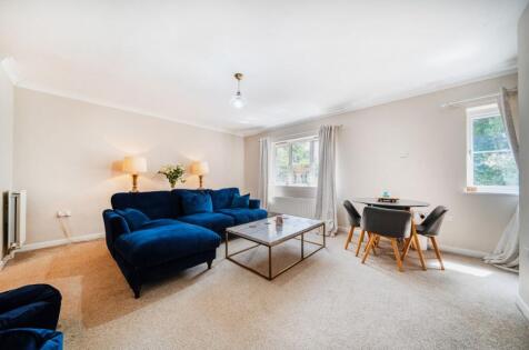 Roberts Way, Cranleigh, GU6