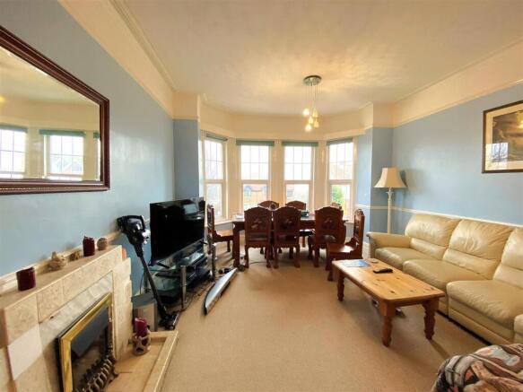 143A Dorset Rd - Lounge2.jpg