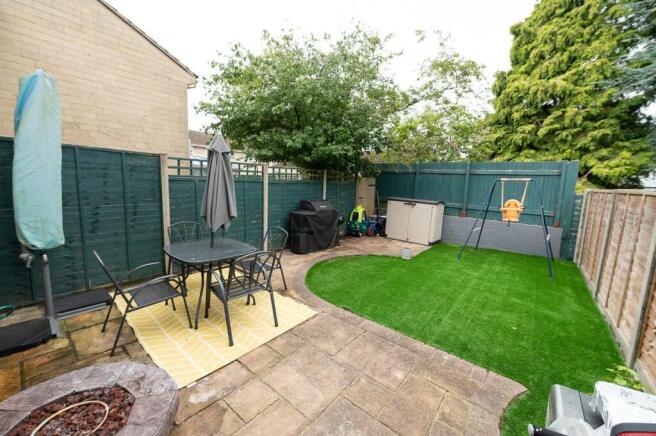 Rear garden pic 2.jpg