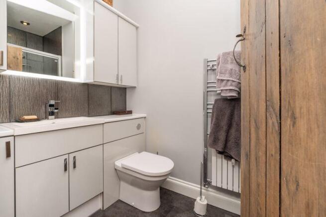 Master bedroom en-suite