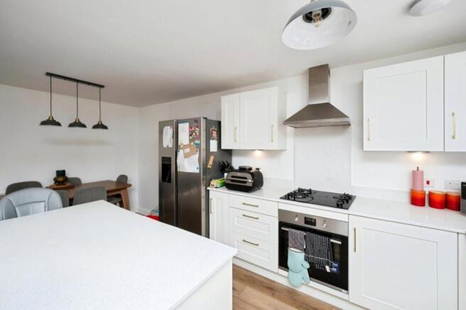 4 bed Detached for sale Image 8