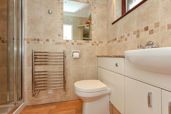 Sun-Bed-2-En-Suite.j