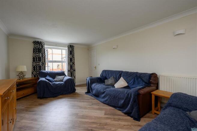 4 bed Detached for sale Image 10
