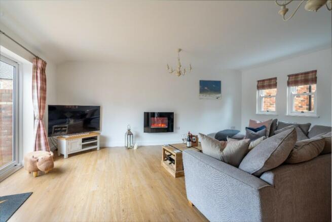 2 bed Semi-Detached to rent Image 4