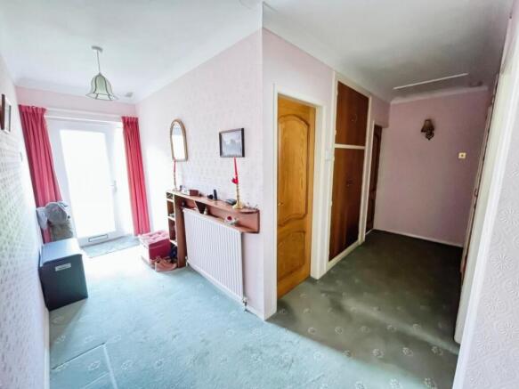 4 bed Detached Bungalow for sale Image 11
