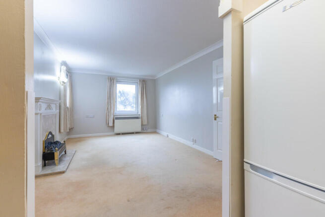 Lounge/Dining Roo...