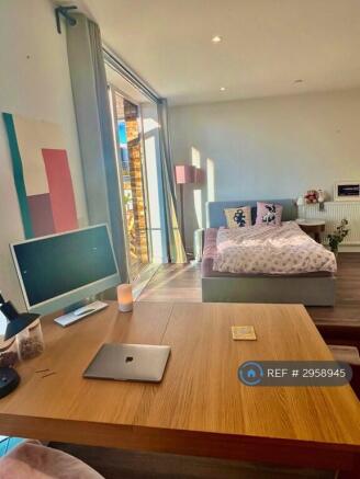 Spacious Bright Studio Room